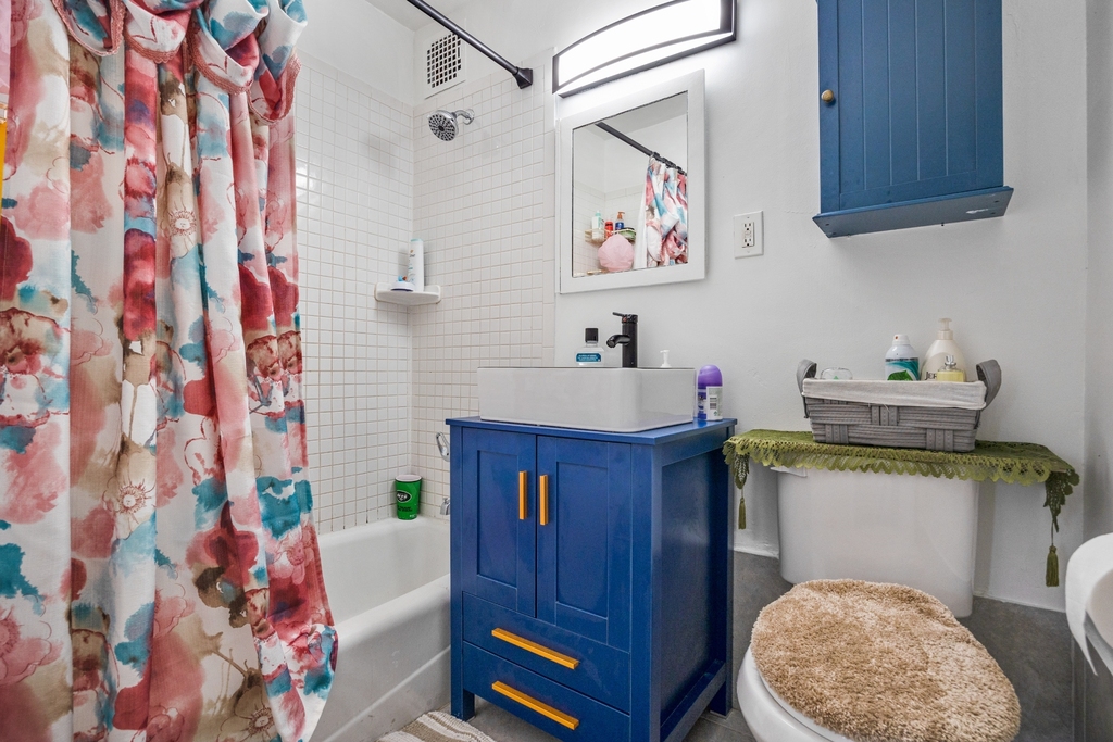 Flatland Ave Apt 3D - Photo 9