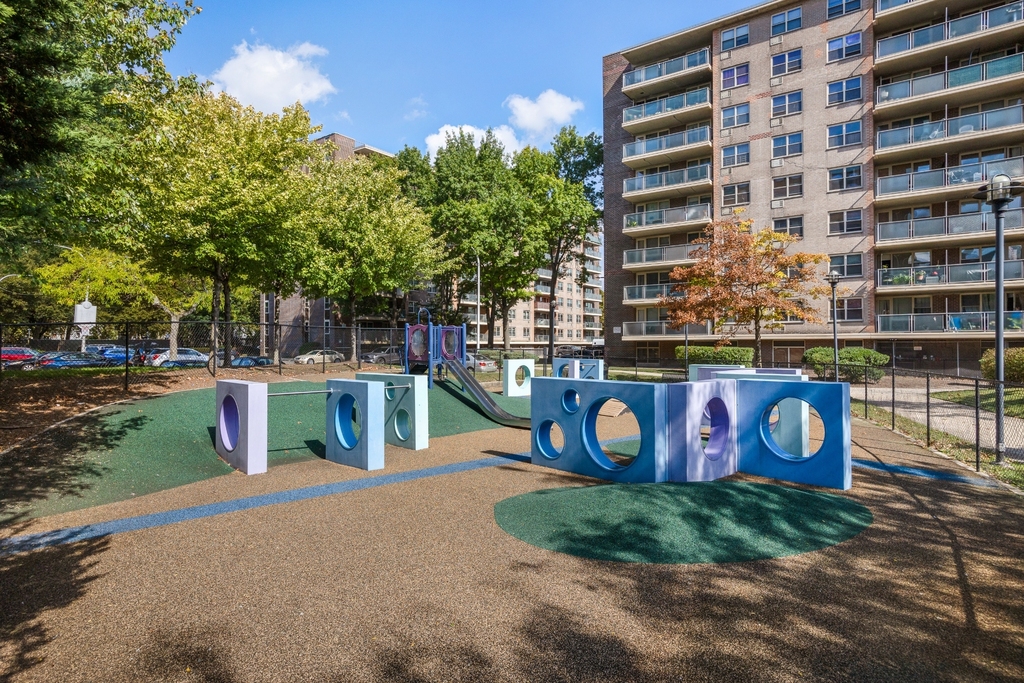 Flatland Ave Apt 3D - Photo 11