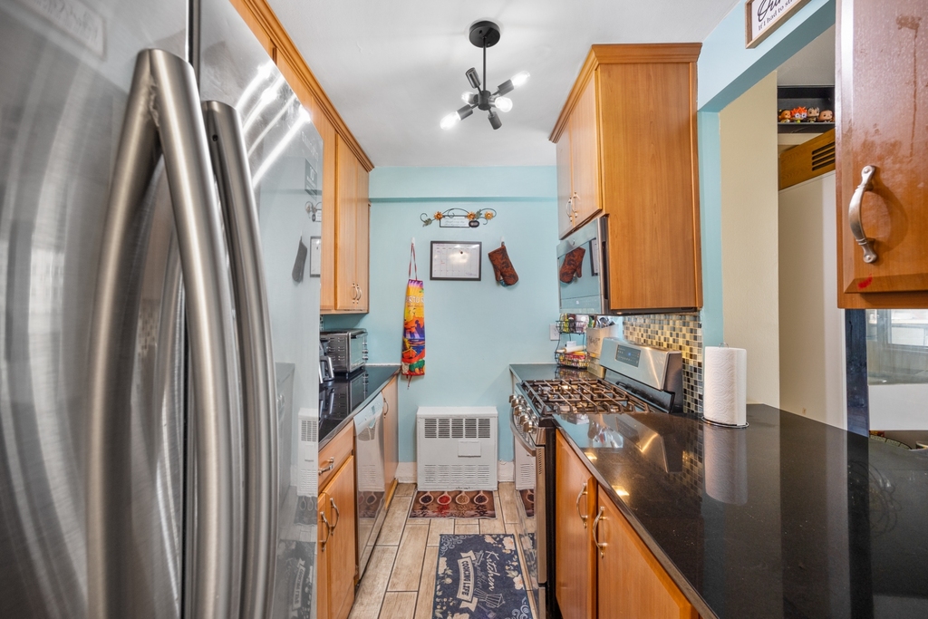 Flatland Ave Apt 3D - Photo 3