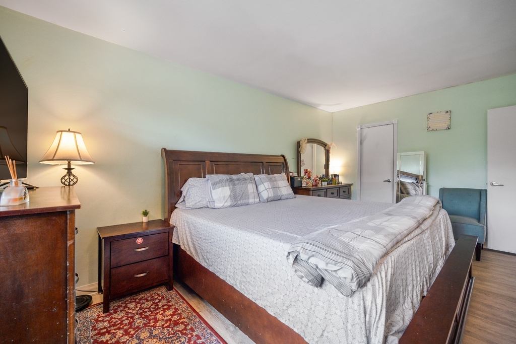 Flatland Ave Apt 3D - Photo 6