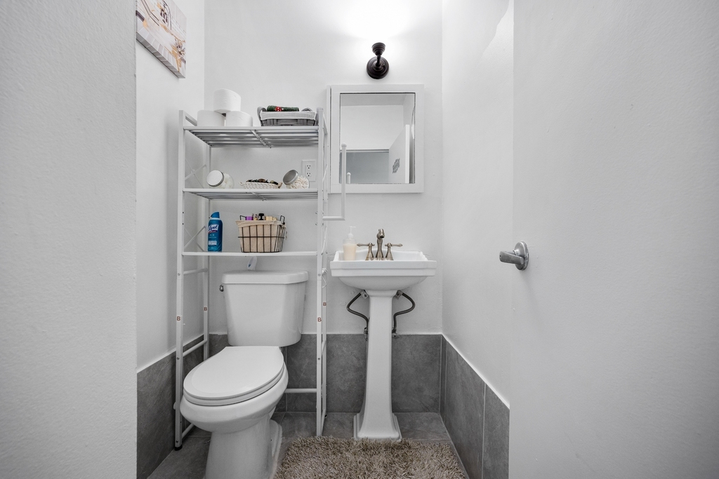 Flatland Ave Apt 3D - Photo 10