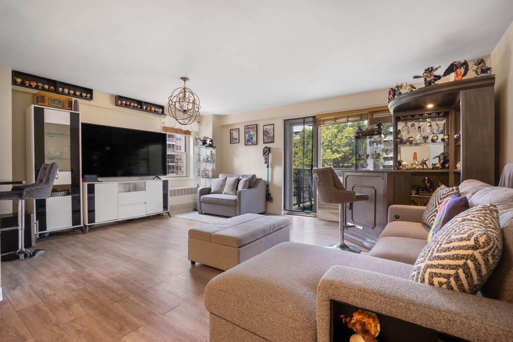 Flatland Ave Apt 3D - Photo 1