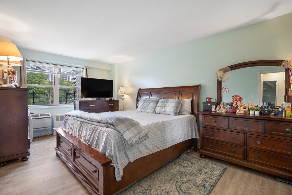 Flatland Ave Apt 3D - Photo 5