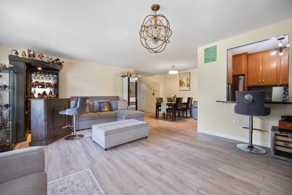 Flatland Ave Apt 3D - Photo 2