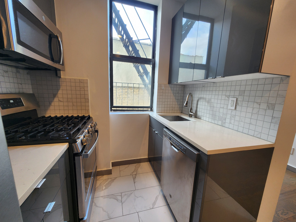 600 West 142nd Street - Photo 3