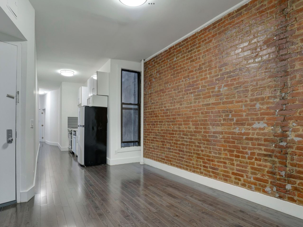 7th Street and 3rd avenue  - Photo 3