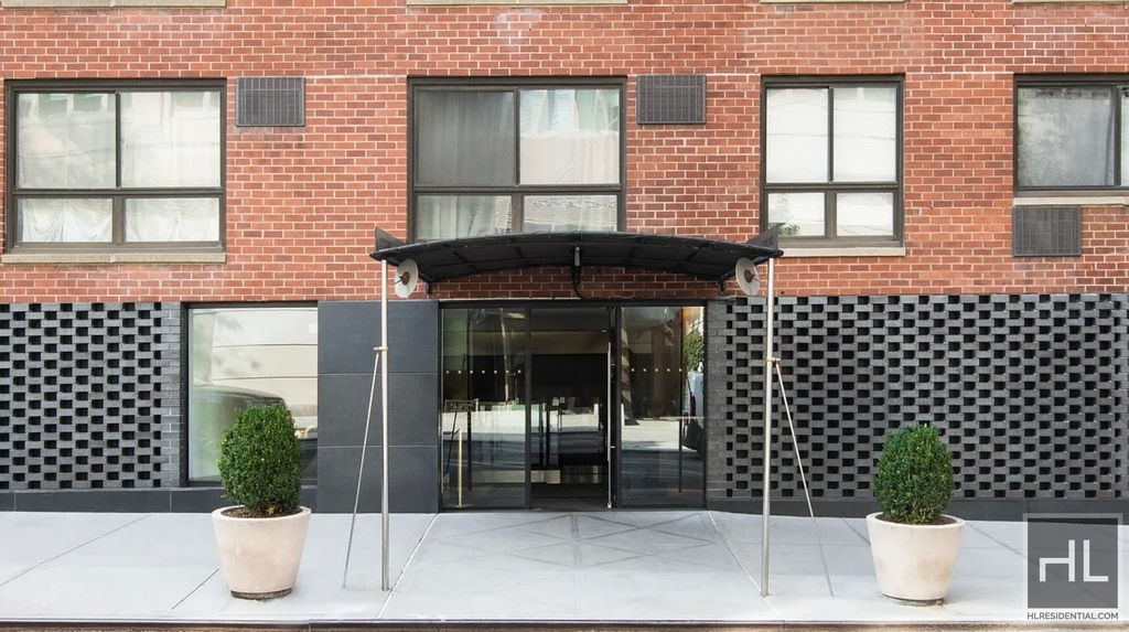 East 51st Street - Photo 6