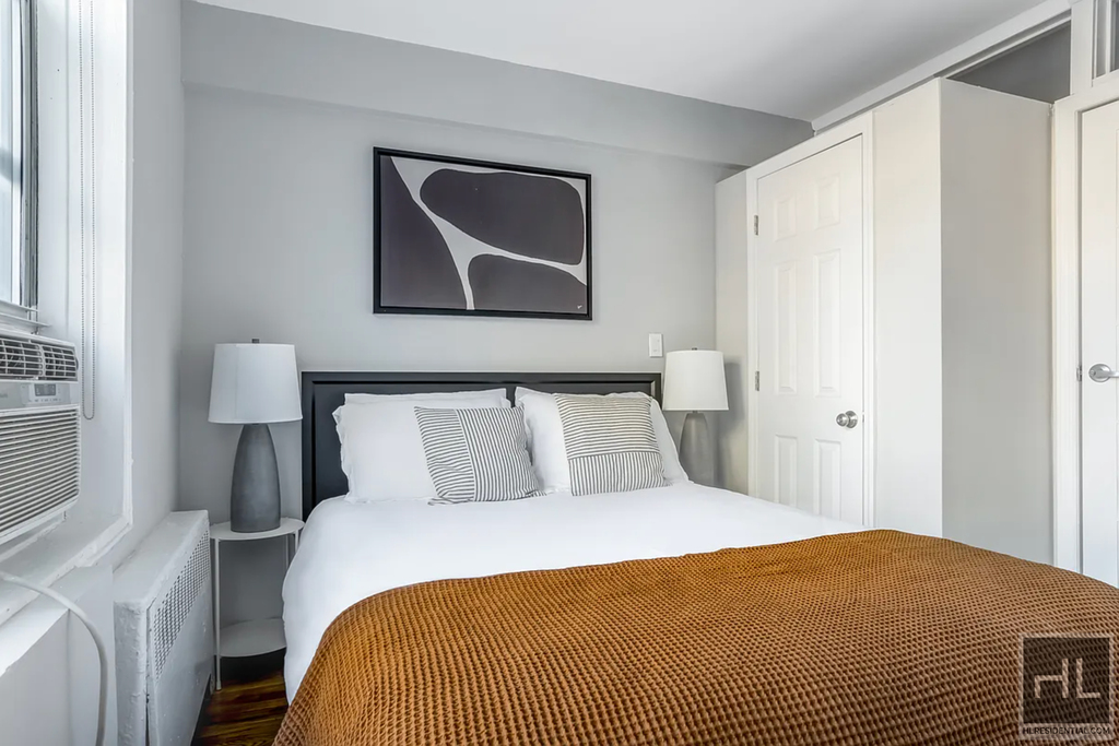 East 58 Street - Photo 3