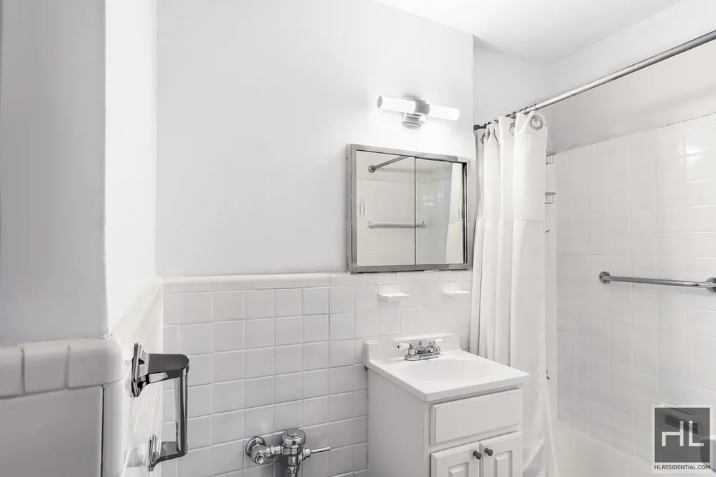 East 58 Street - Photo 6