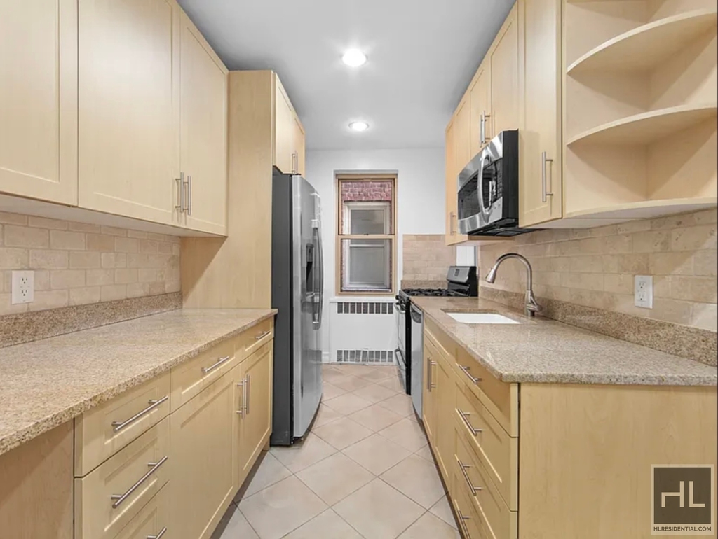 East 63rd Street - Photo 4