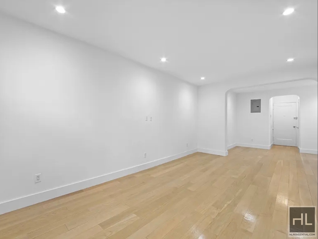 East 63rd Street - Photo 3