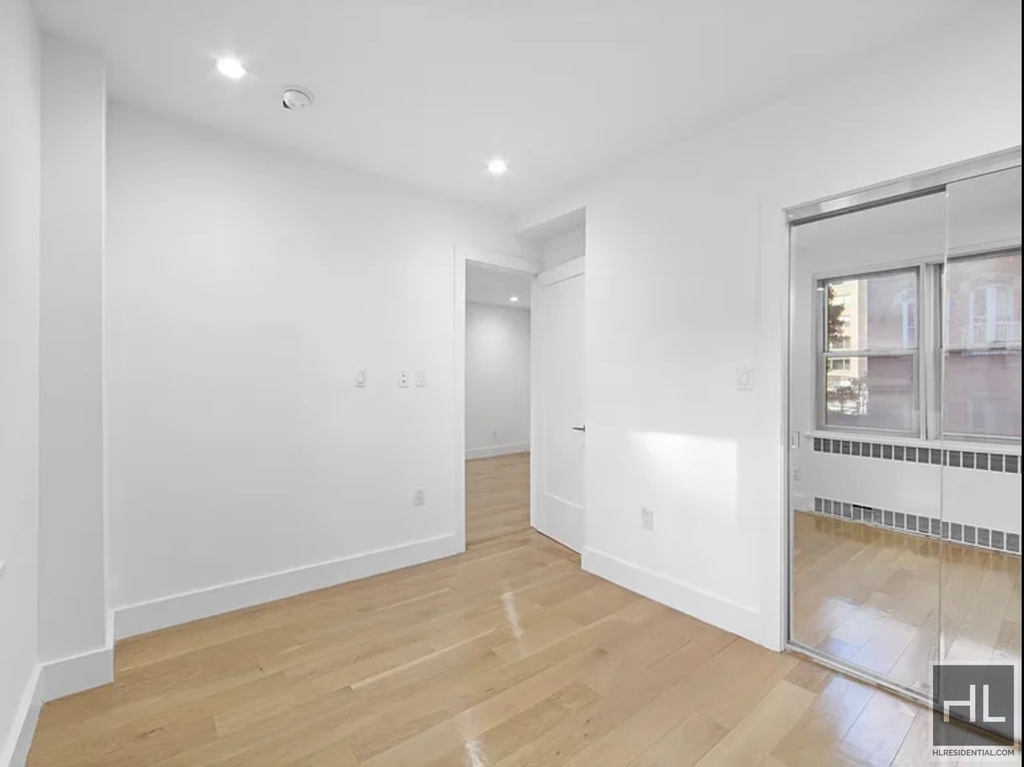 East 63rd Street - Photo 6