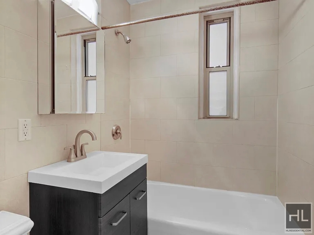 East 63rd Street - Photo 8