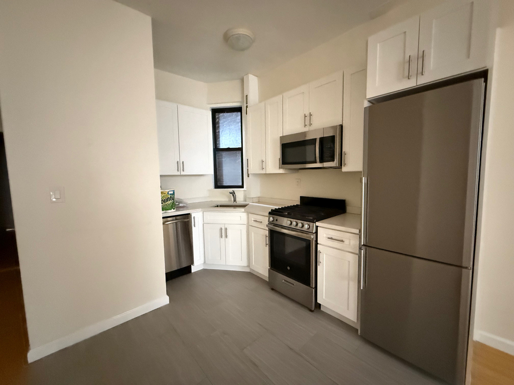 123 East 82nd Street - Photo 4