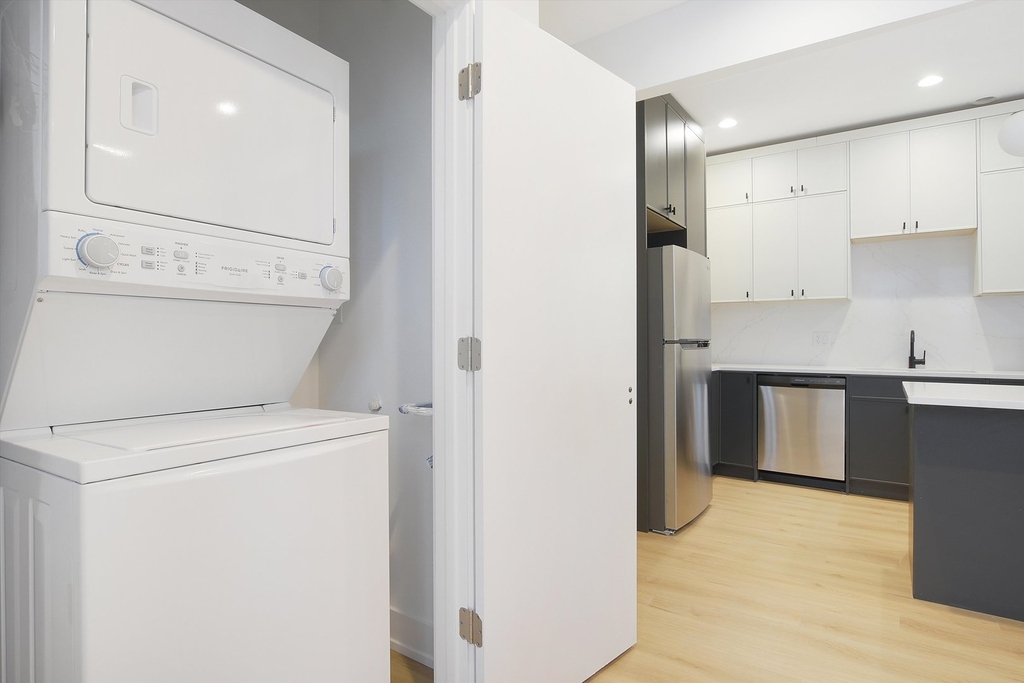 2952 W Altgeld Street - Photo 16