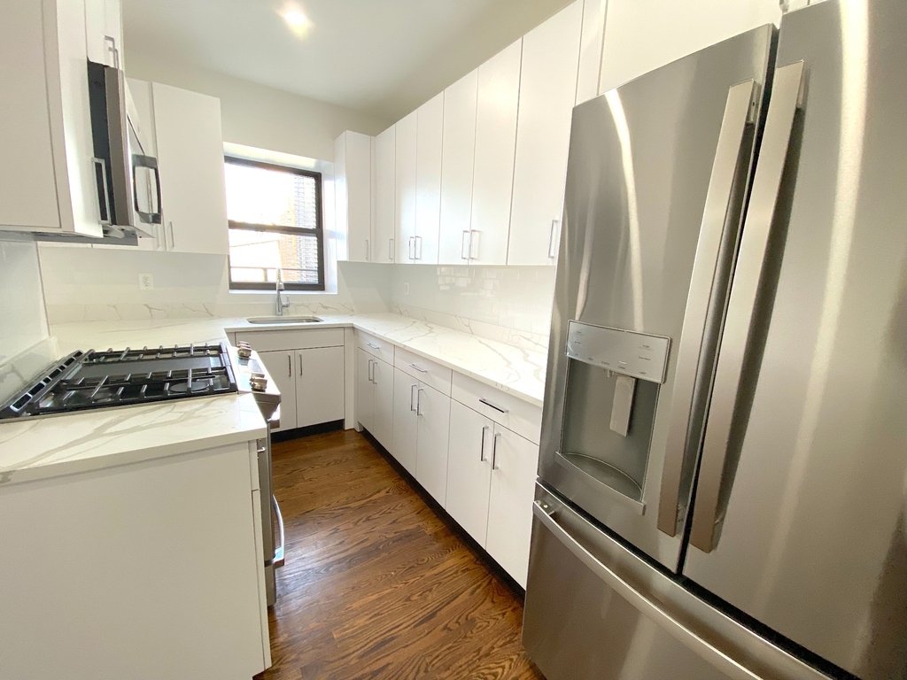 East 56 Street - Photo 4