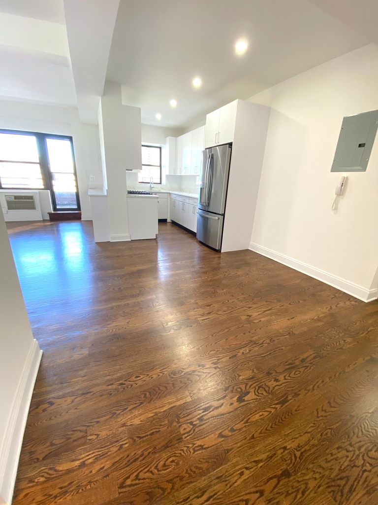 East 56 Street - Photo 7