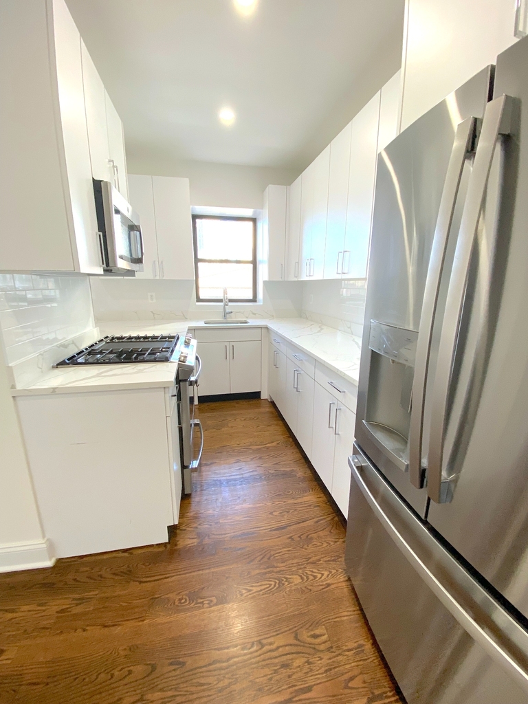 East 56 Street - Photo 0