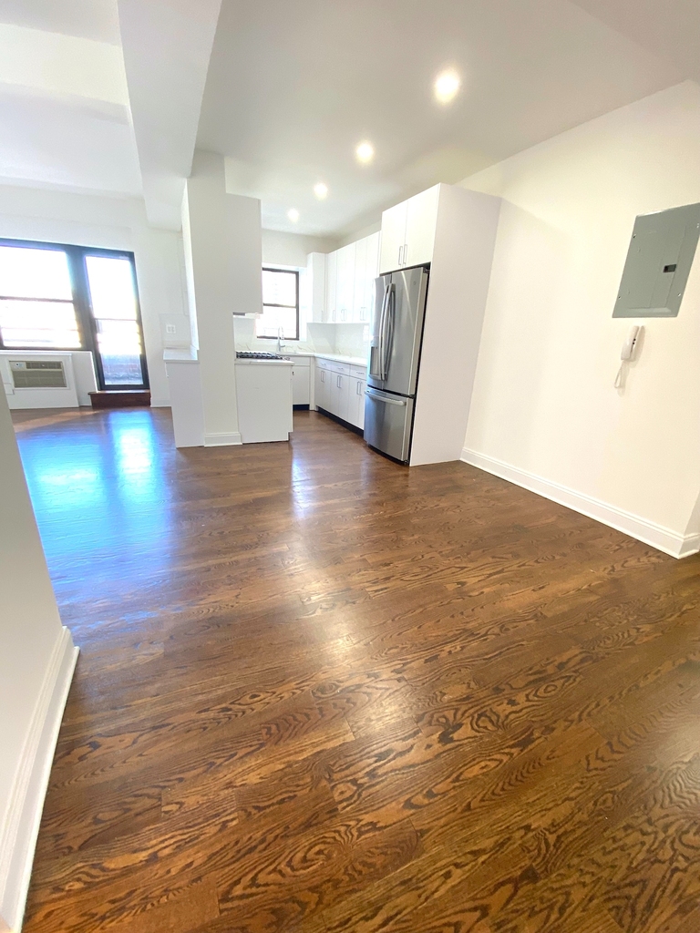 East 56 Street - Photo 6
