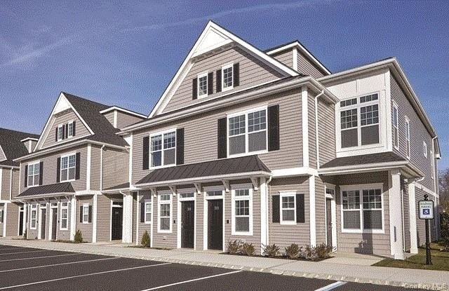 300 Sutton Court - Photo 0