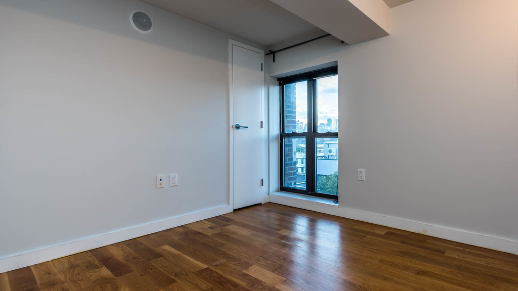 100 Dupont Street - Photo 2