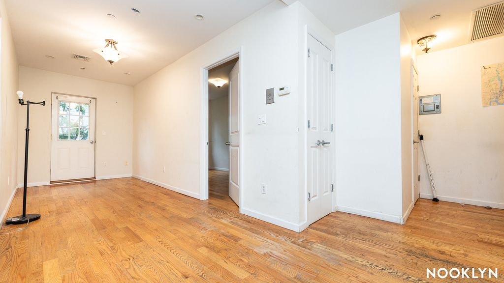 261 Evergreen Avenue - Photo 17