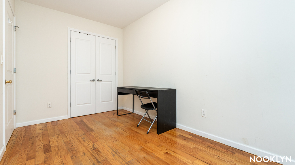 261 Evergreen Avenue - Photo 10