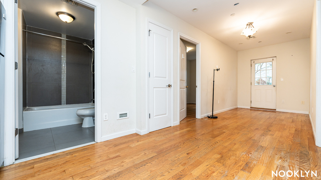 261 Evergreen Avenue - Photo 16