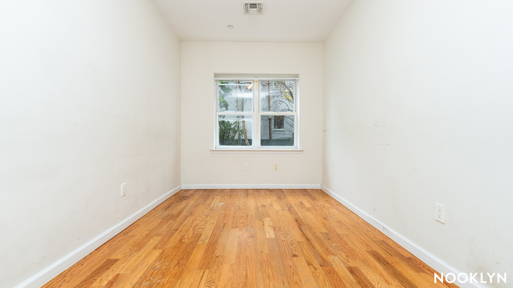 261 Evergreen Avenue - Photo 7