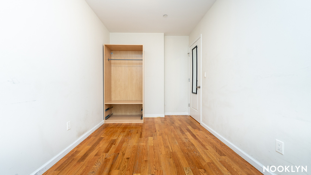261 Evergreen Avenue - Photo 6
