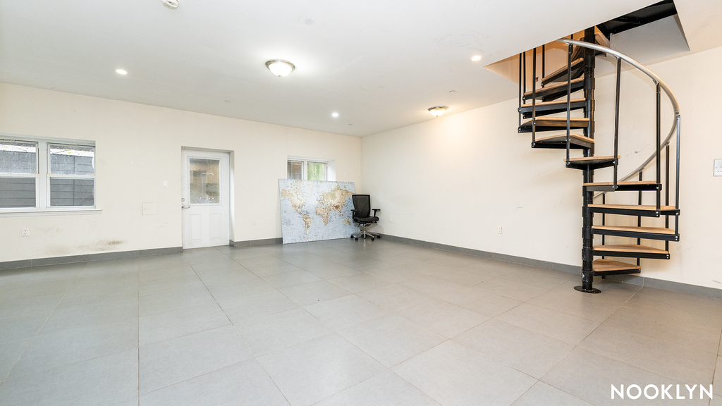 261 Evergreen Avenue - Photo 4