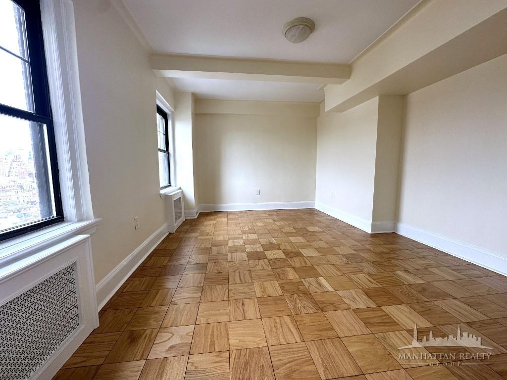 Christopher St - Photo 2