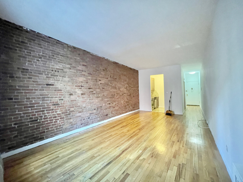 York/ East 80th Street - Photo 2