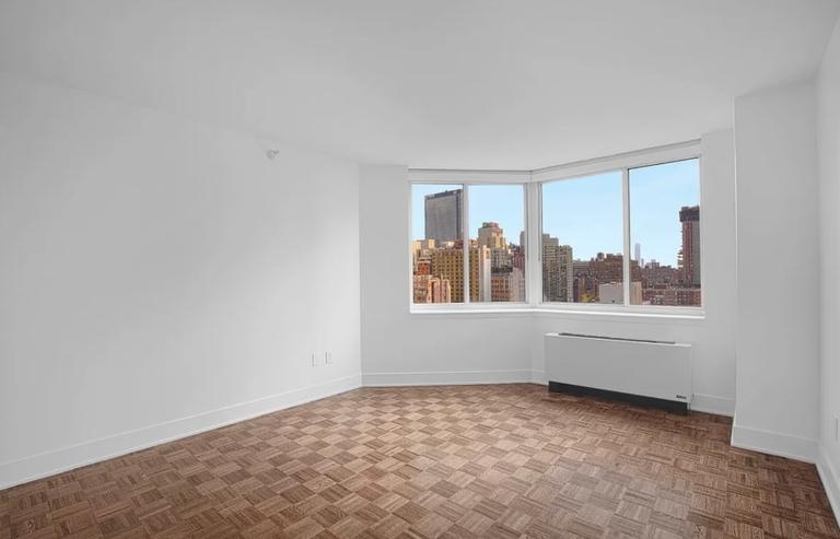 West 42nd Street - Photo 2