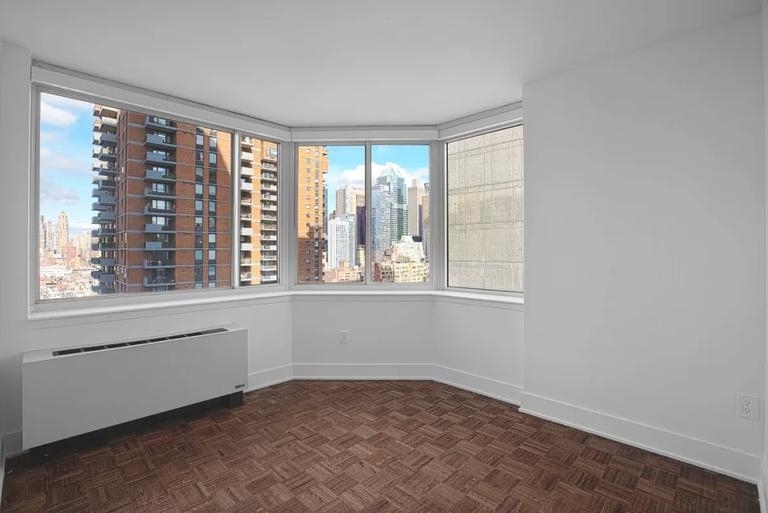 West 42nd Street - Photo 1