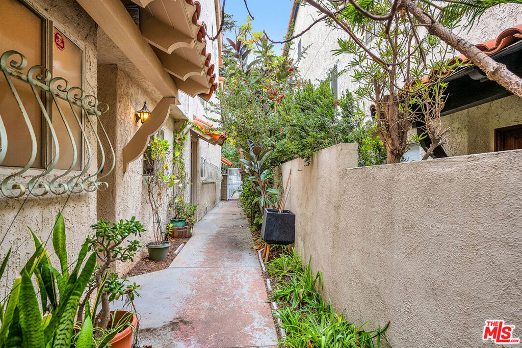 848 15th Street - Photo 1