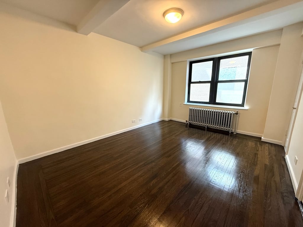Amsterdam Avenue & 101st St - Photo 3