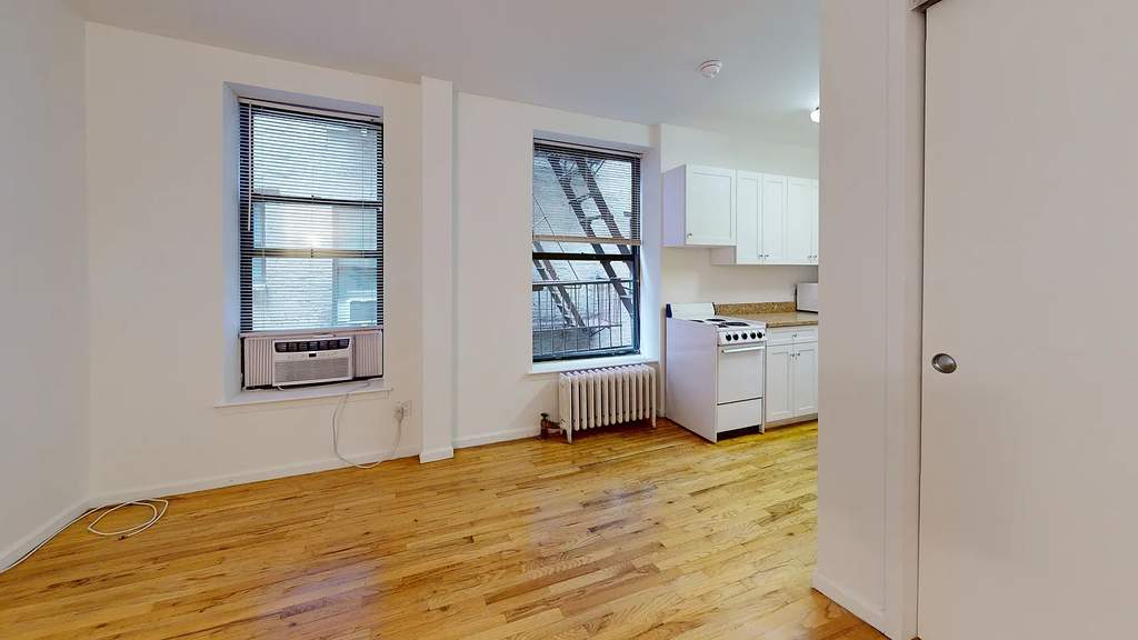 72nd street 1st avenue. - Photo 3