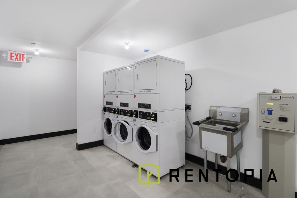228 Berry Street - Photo 13