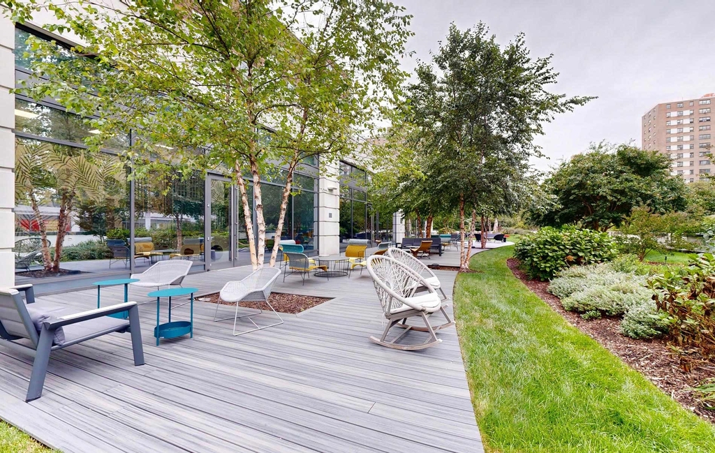 801 Amsterdam Ave - Photo 27