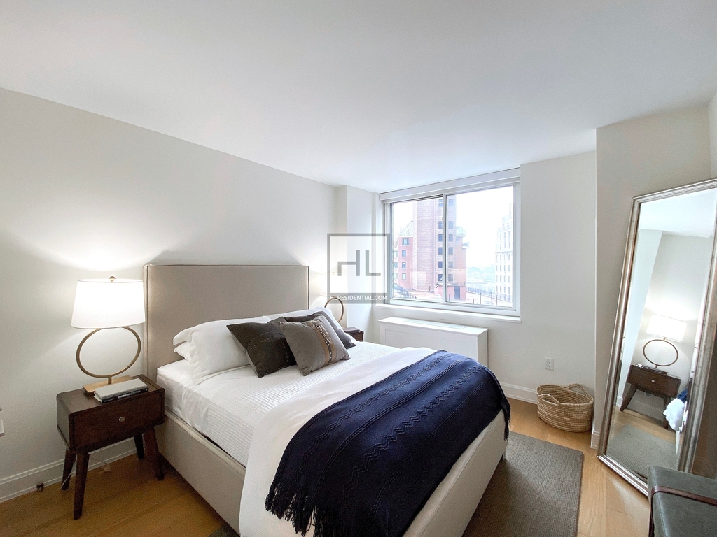 East 54th Street - Photo 4