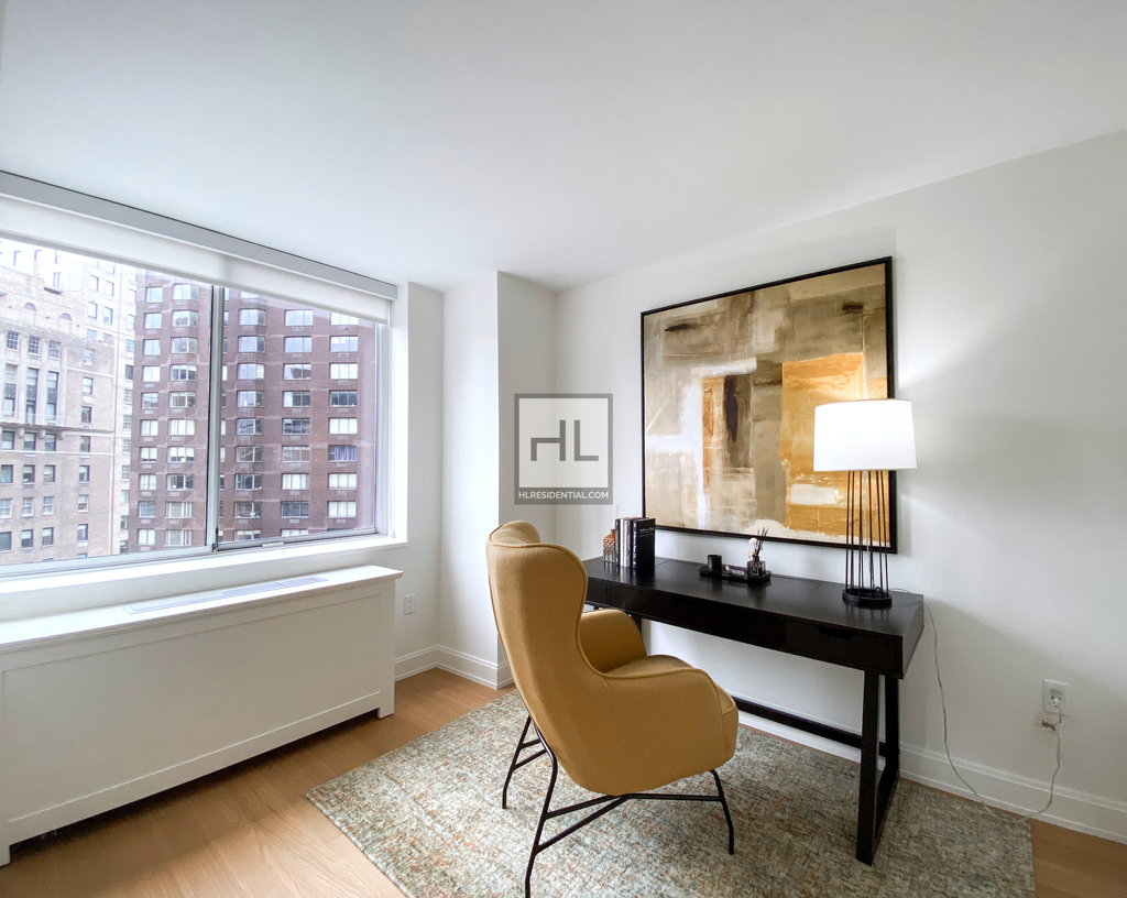East 54th Street - Photo 1