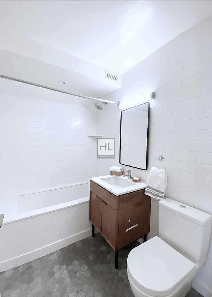East 54th Street - Photo 3