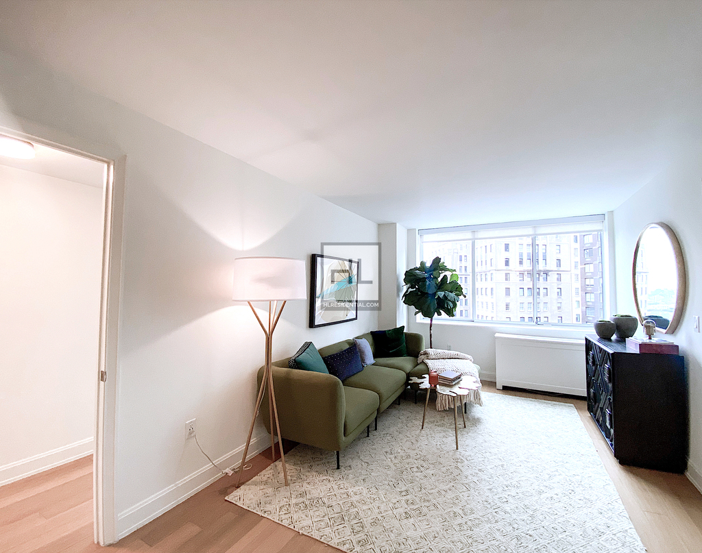 East 54th Street - Photo 0