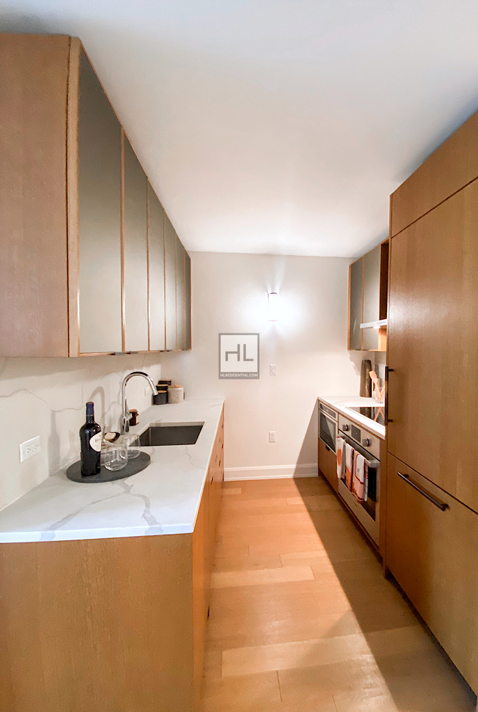 East 54th Street - Photo 2