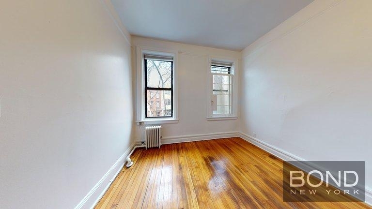 West 11th Street - Photo 5