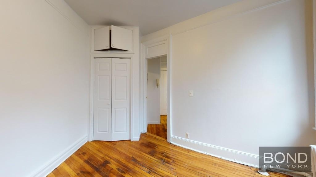 West 11th Street - Photo 6