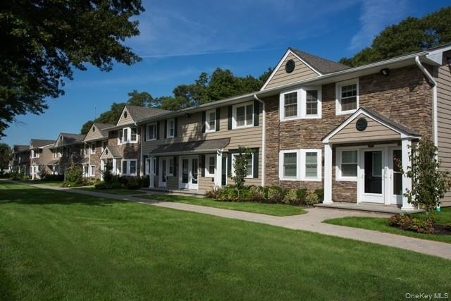 301 Tudor Lane - Photo 1