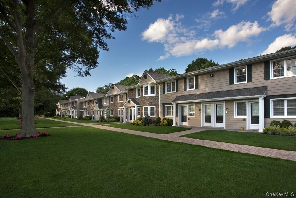 301 Tudor Lane - Photo 2