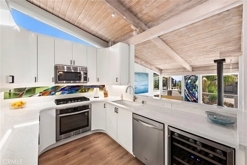 201 Nyes Place - Photo 4